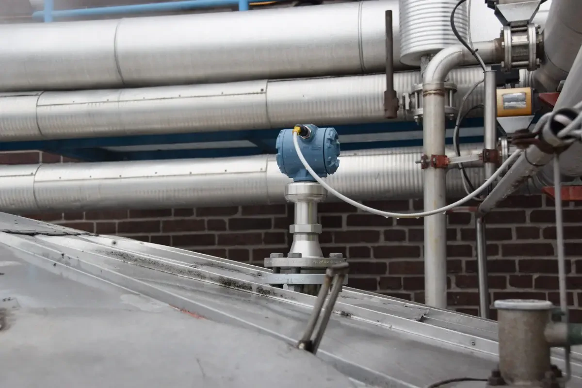 Sonda radarowa poziomu cieczy i materiałów sypkich Rosemount 5408