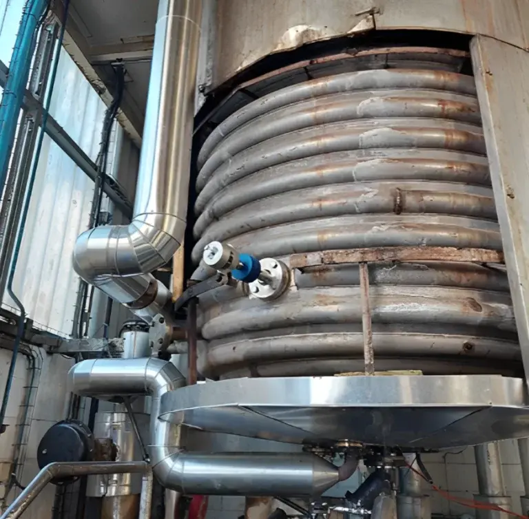 Wiskozymetr XL7 w wersji wysokotemperaturowej zainstalowany bezpośrednio w reaktor