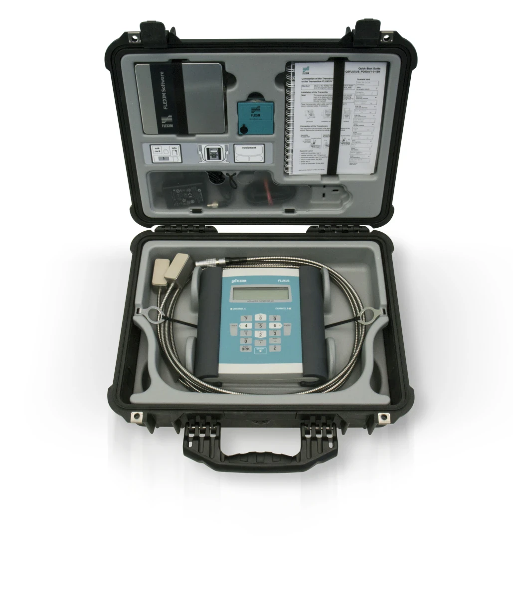 Przepływomierz bezinwazyjny do cieczy Fluxus F601 - walizka