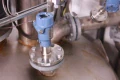 Zamontowana sonda radarowa poziomu Rosemount 3408 Zamontowana sonda radarowa poziomu Rosemount 3408