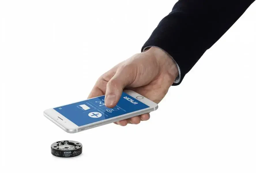 Konfigurowanie przetworników temperatury za pomocą smartfona lub tabletu.