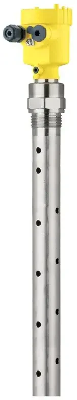 Sonda z falowodem w rurze osłonowej