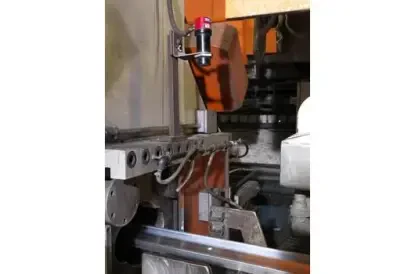 Pirometr SPOT AL - zabudowany na wyjściu z prasy