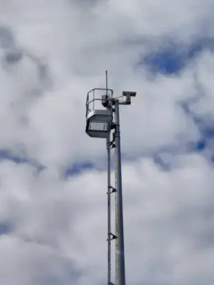 Kamera na słupie oświetleniowym lub maszcie Kamera na słupie oświetleniowym lub maszcie